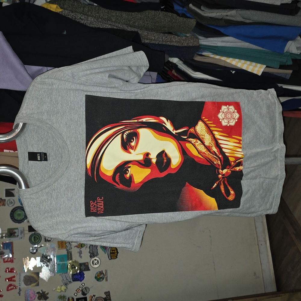 Obey large tshirt